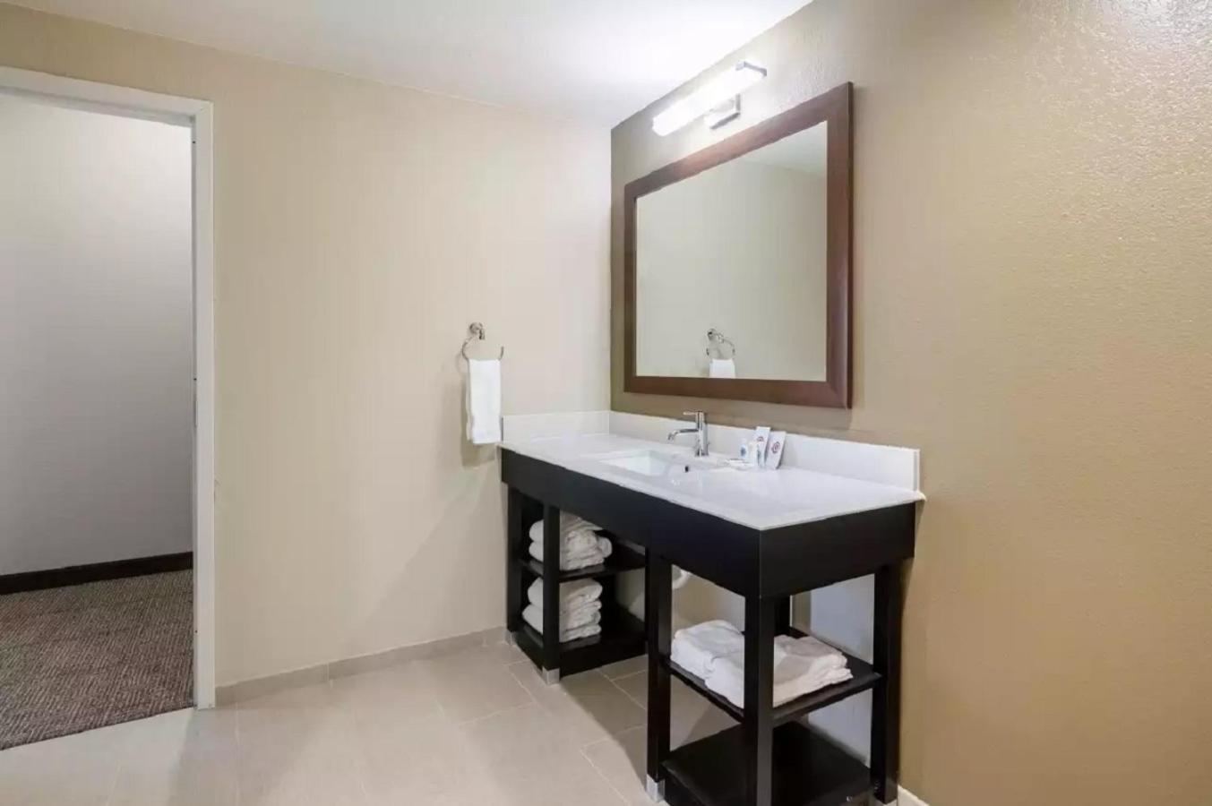 Comfort Suites Meridian And I-40 Oklahoma City Bagian luar foto