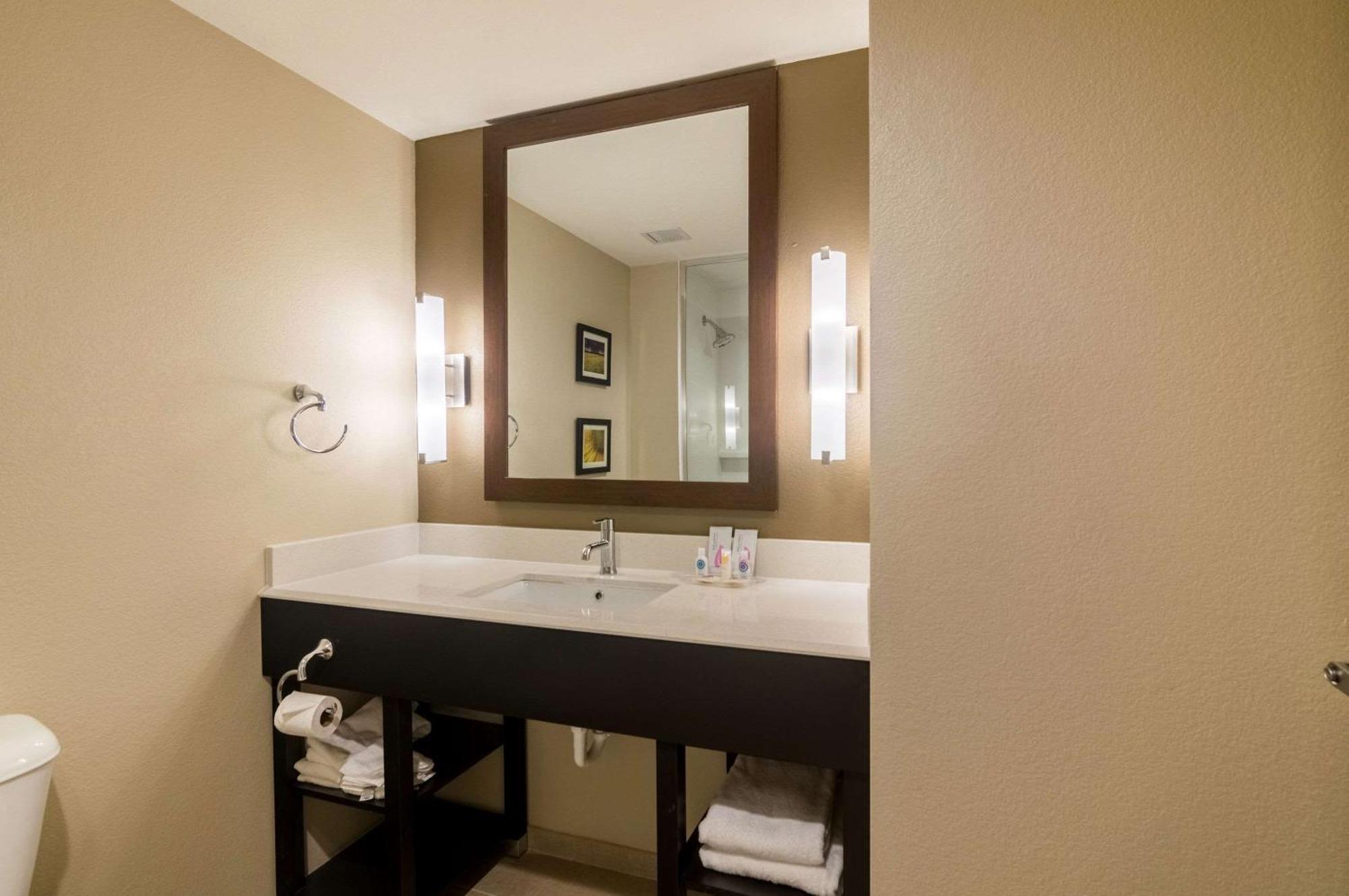 Comfort Suites Meridian And I-40 Oklahoma City Bagian luar foto