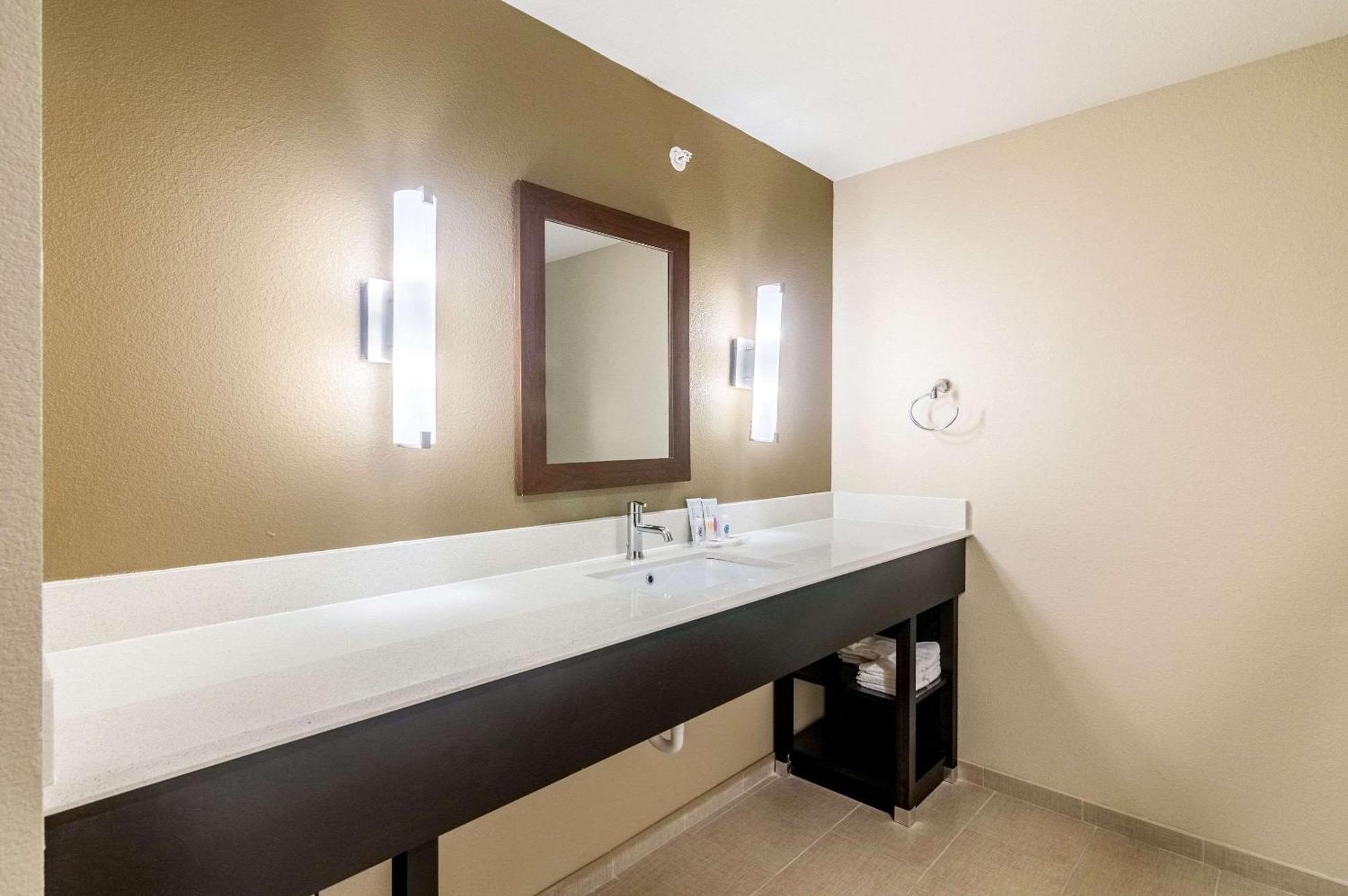 Comfort Suites Meridian And I-40 Oklahoma City Bagian luar foto