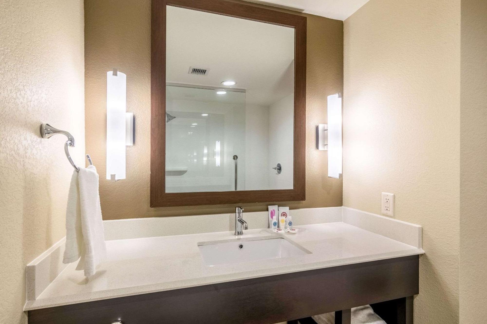 Comfort Suites Meridian And I-40 Oklahoma City Bagian luar foto
